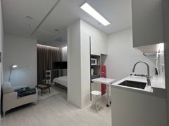 J2๐Fully-furnished Studio Apartment with a G 4th image