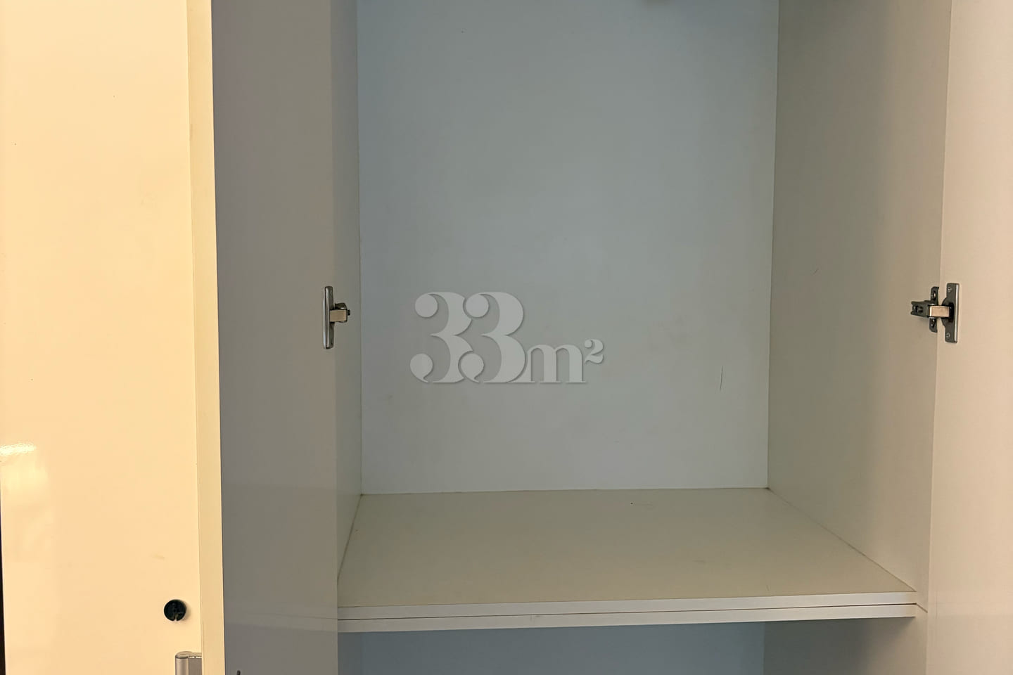 A pleasant room right next to the subway stat 13th image
