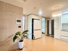 Jongno 10-minute Xi Apartment 5th image