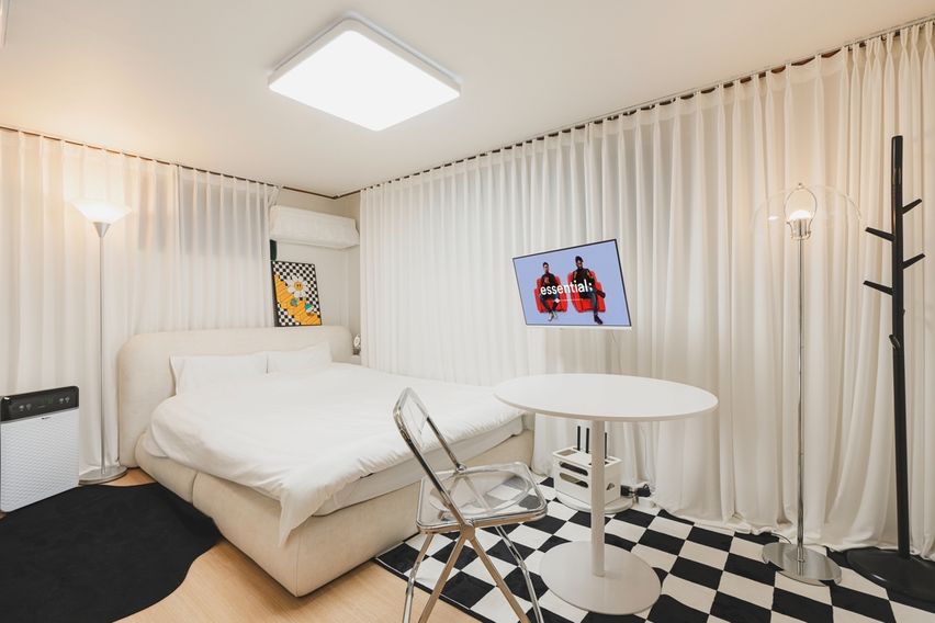 홍대 초역세권 퀸베드 1번째 이미지