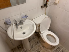 A pleasant room right next to the subway stat 14th image