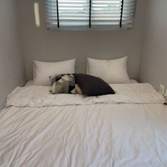 A Sunny Room Unit Image