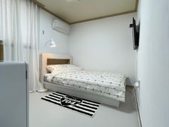 Room 102 / Warm Room / Bucheon Station 9th image