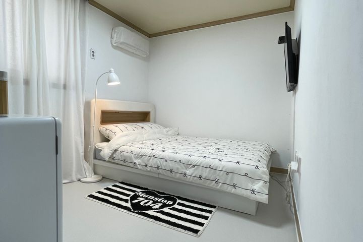 Room 102 / Warm Room / Bucheon Station 9th image