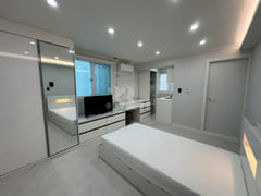Hotel-style White Room Fully Furnished 3th image