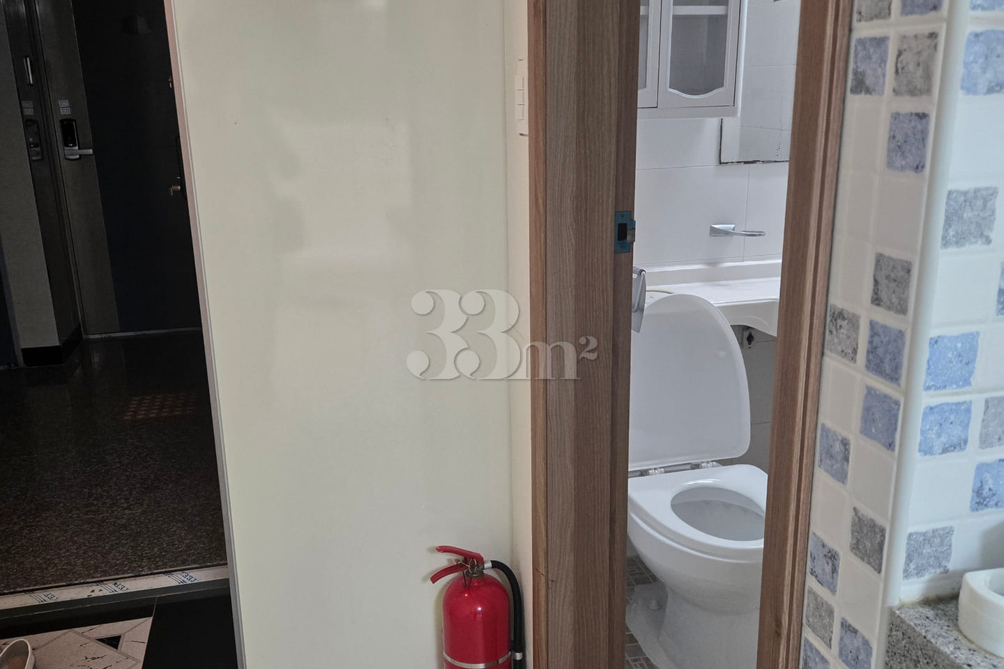 A room located right next to Jihaeng Station 4th image