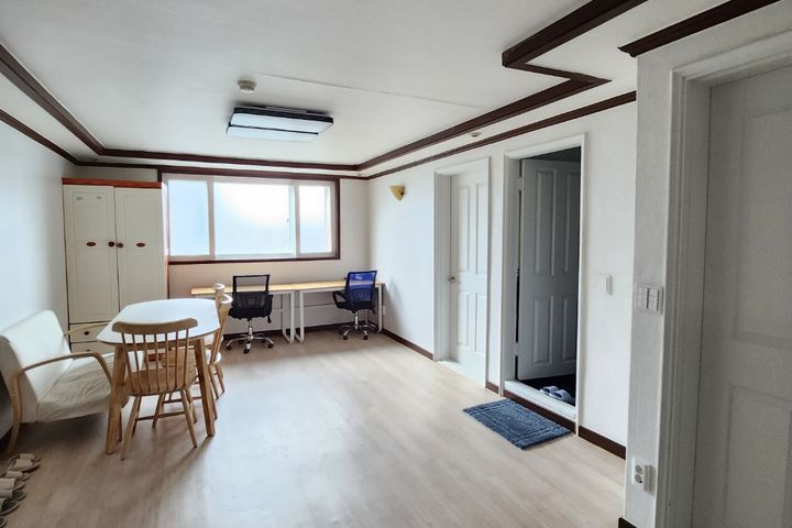 #59 A really big three-room apartment 1th image