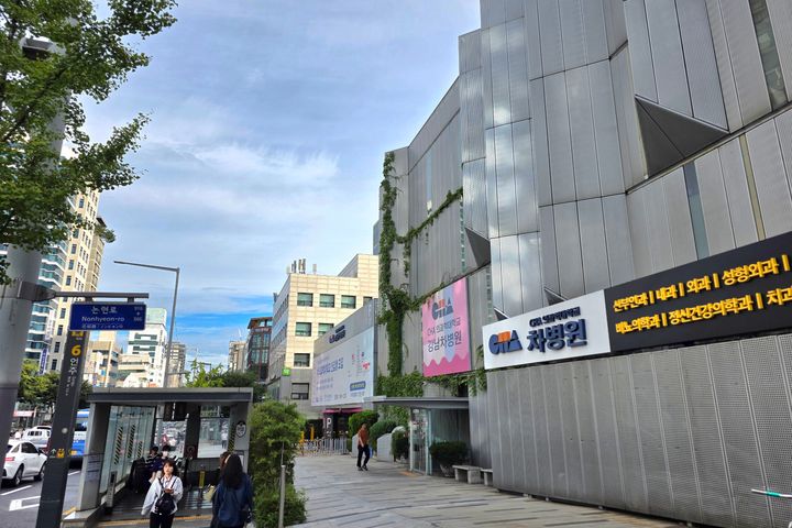 Eonju Station, 1-minute walk, fully furnished 17th image