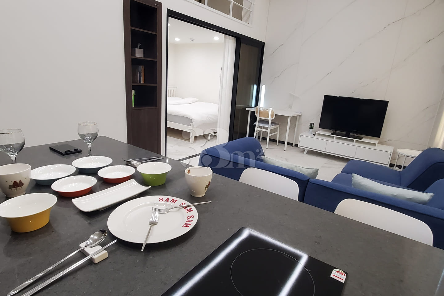 Spacious, luxurious, duplex, fully-furnished  2th image