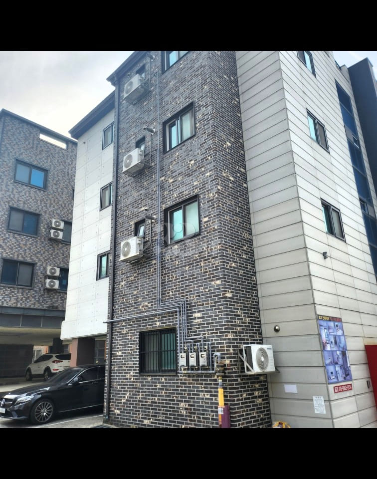 The hottest spot on the 2nd floor in Jochon-d 7th image