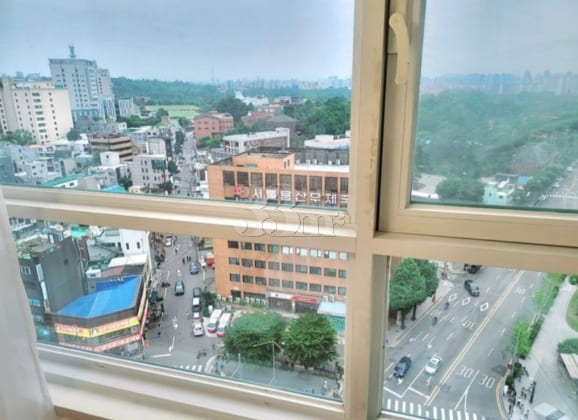 10 seconds from Sinyongsan Station with an ex 7th image