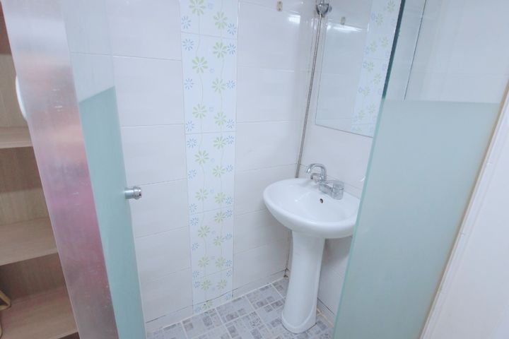 Hongdae Center E Shower Room 4th image