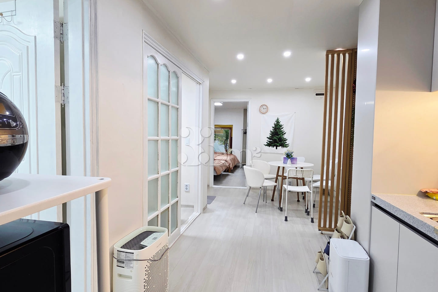 9 minutes from Sangdo Station, white 3-room 15th image