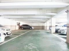 A spacious and comfortable space 11th image