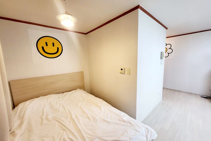죽도동 퀸사이즈 침대 2번째 이미지