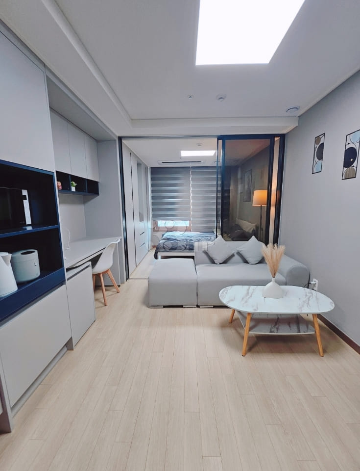 Fully furnished apartment near Juyeop Station 2th image