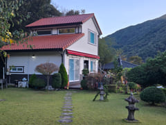 A detached house with a beautiful garden 0th image