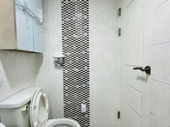 Women-only, fully furnished apartment near th 8th image