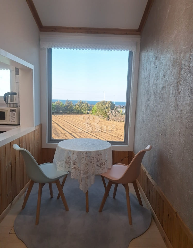 Two-room unit with an ocean view in Aewol, Je 1th image