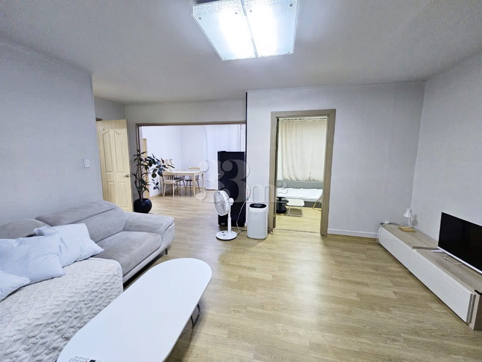 Large, detached 3-bedroom house in Bangbae, 1 15th image