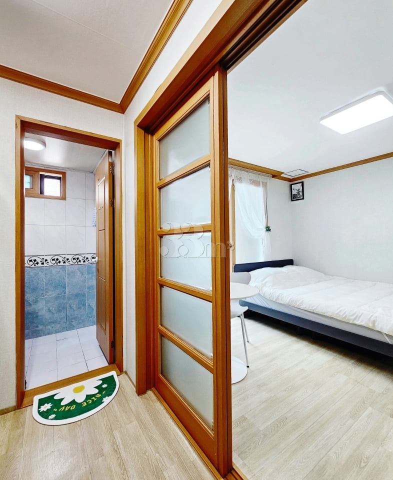 Fully furnished studio apartment near the cou 7th image