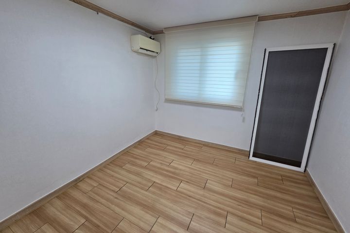 Spacious and affordable room B 4th image