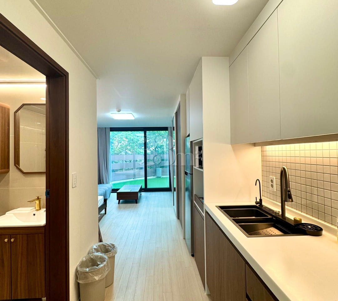 Short-term rental: Newly built, fully furnish 2th image