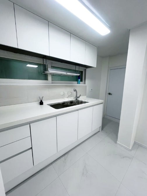 Semi-basement two-room unit near the station  방 이미지