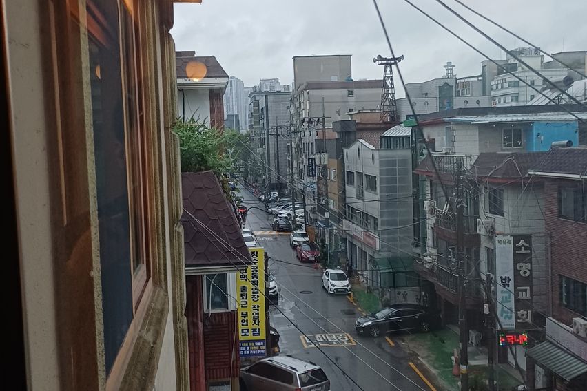 넓은 거실 쓰리룸신축급 4번째 이미지