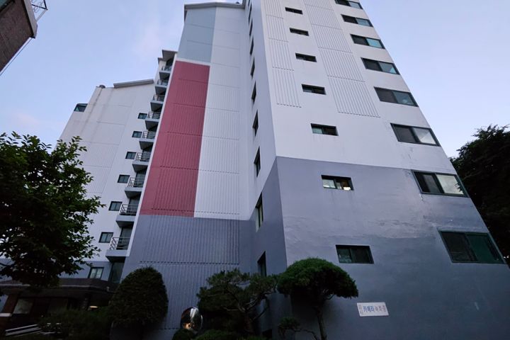 50-pyeong, three-bedroom apartment near a sub 0th image