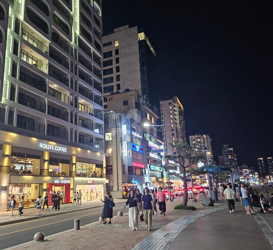Prime spot for the Gwangalli drone show with 16th image