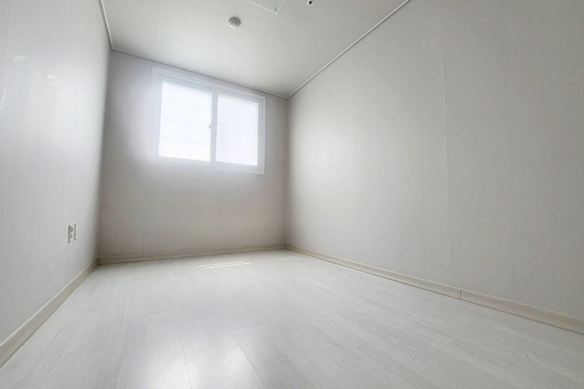 채광가득큰길가🚘방3 1번째 이미지