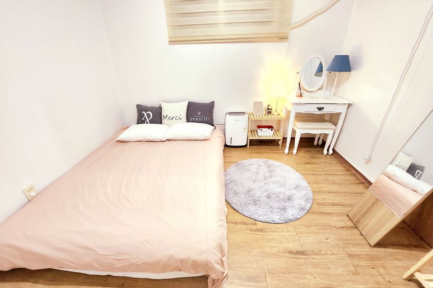 #8신촌홍대2룸3퀸침대