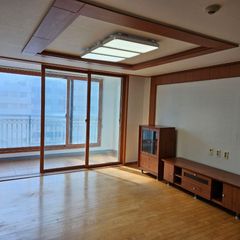 40-pyeong apartment with 4 large rooms Unit Image