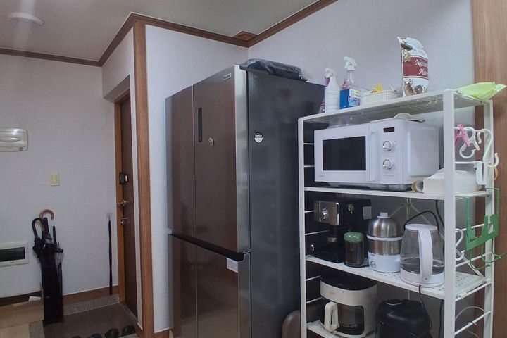 넓은 거실에 킹침대 7번째 이미지