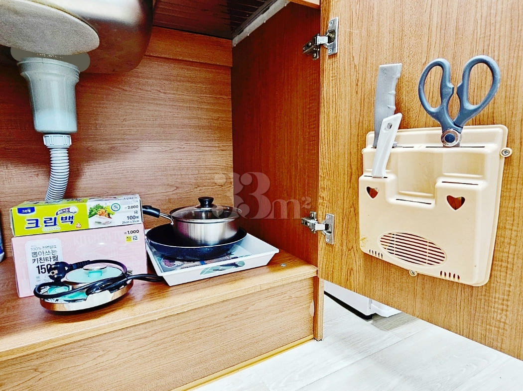 Fully furnished studio apartment near the cou 11th image