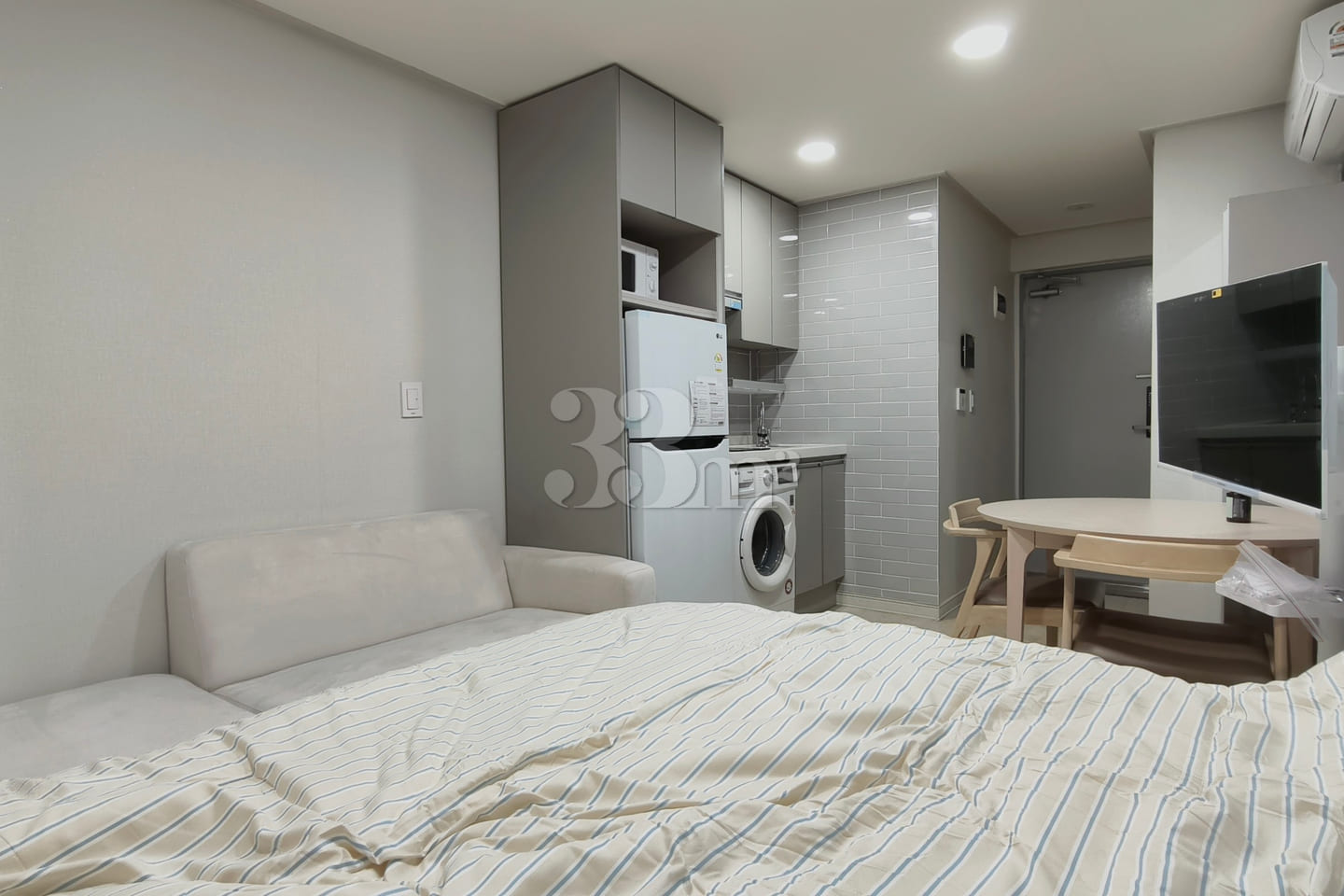 Newly built property right next to Sillim Sta 5th image