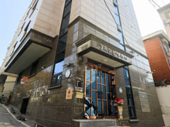 Great location and comfortable room. 9th image