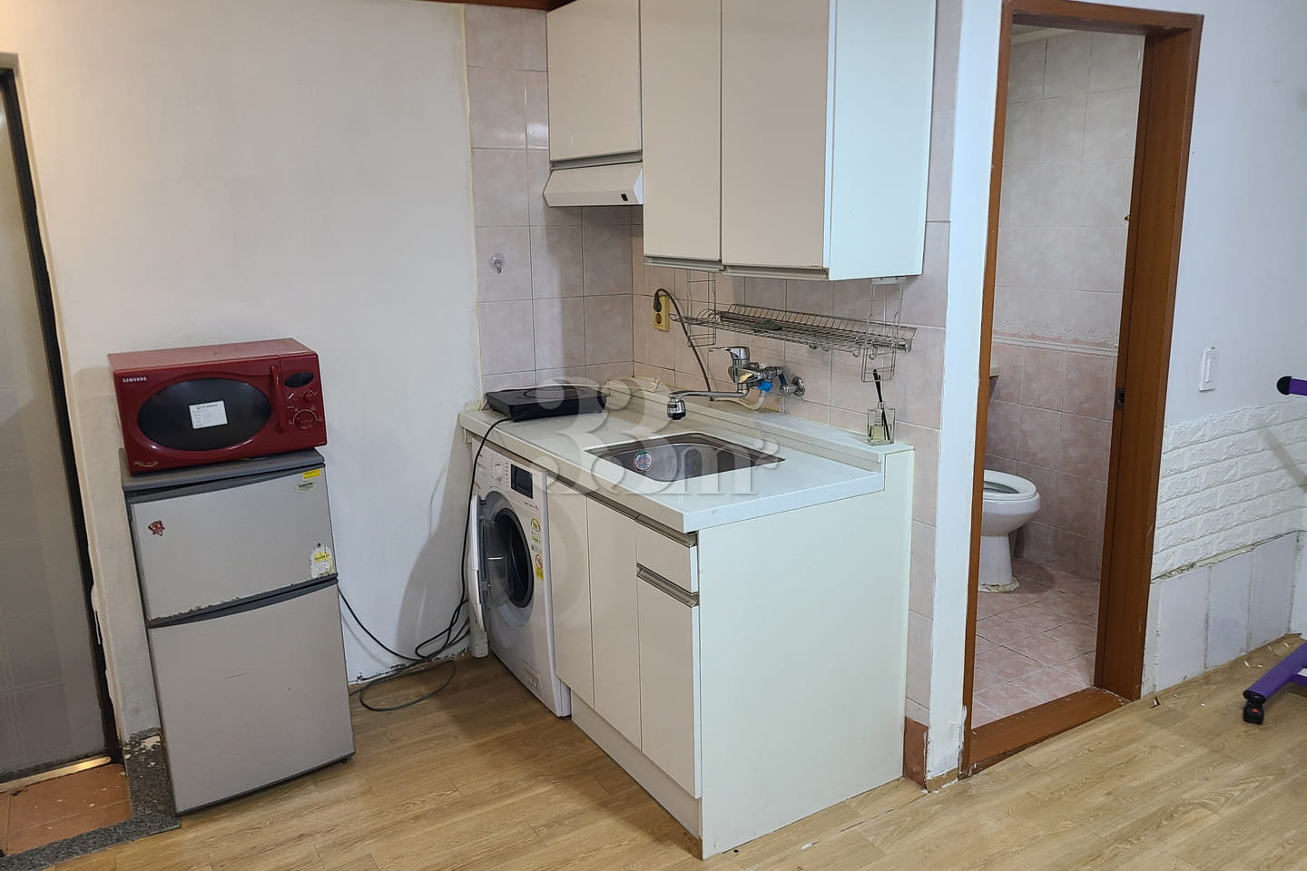 Gusiul Studio Apartment, Semi-Basement 8th image