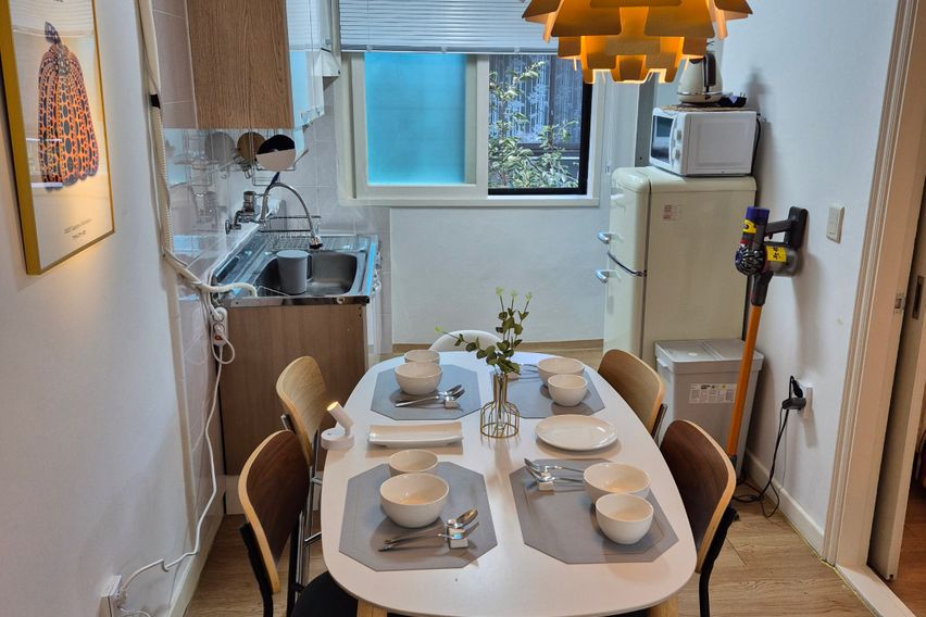 합정역1분/3룸/8인