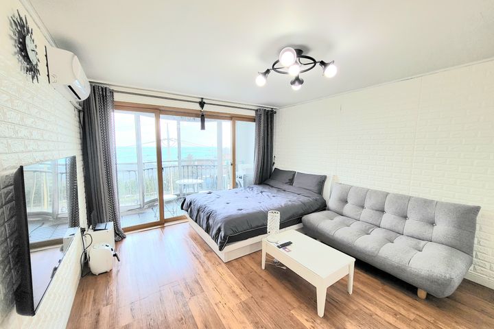 ❤️Right by the sea in Jocheon❤️ 1th image