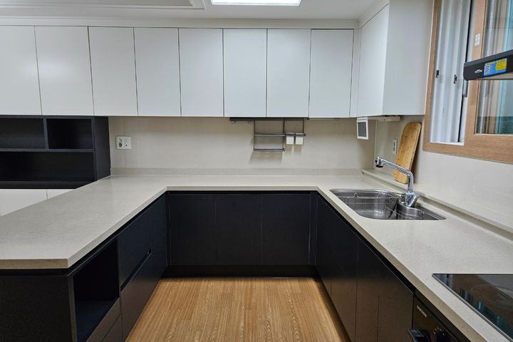Newly built apartment, 4 large rooms 1th image