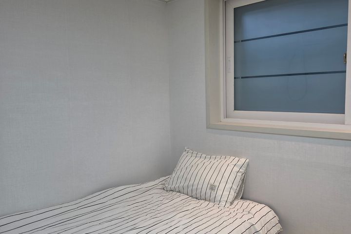 Newly Built Studio Apartment near Banghak Sta 0th image