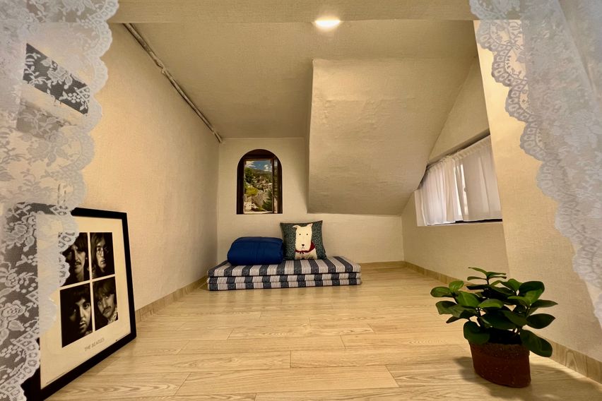 금돼지식당뒤투룸+다락방