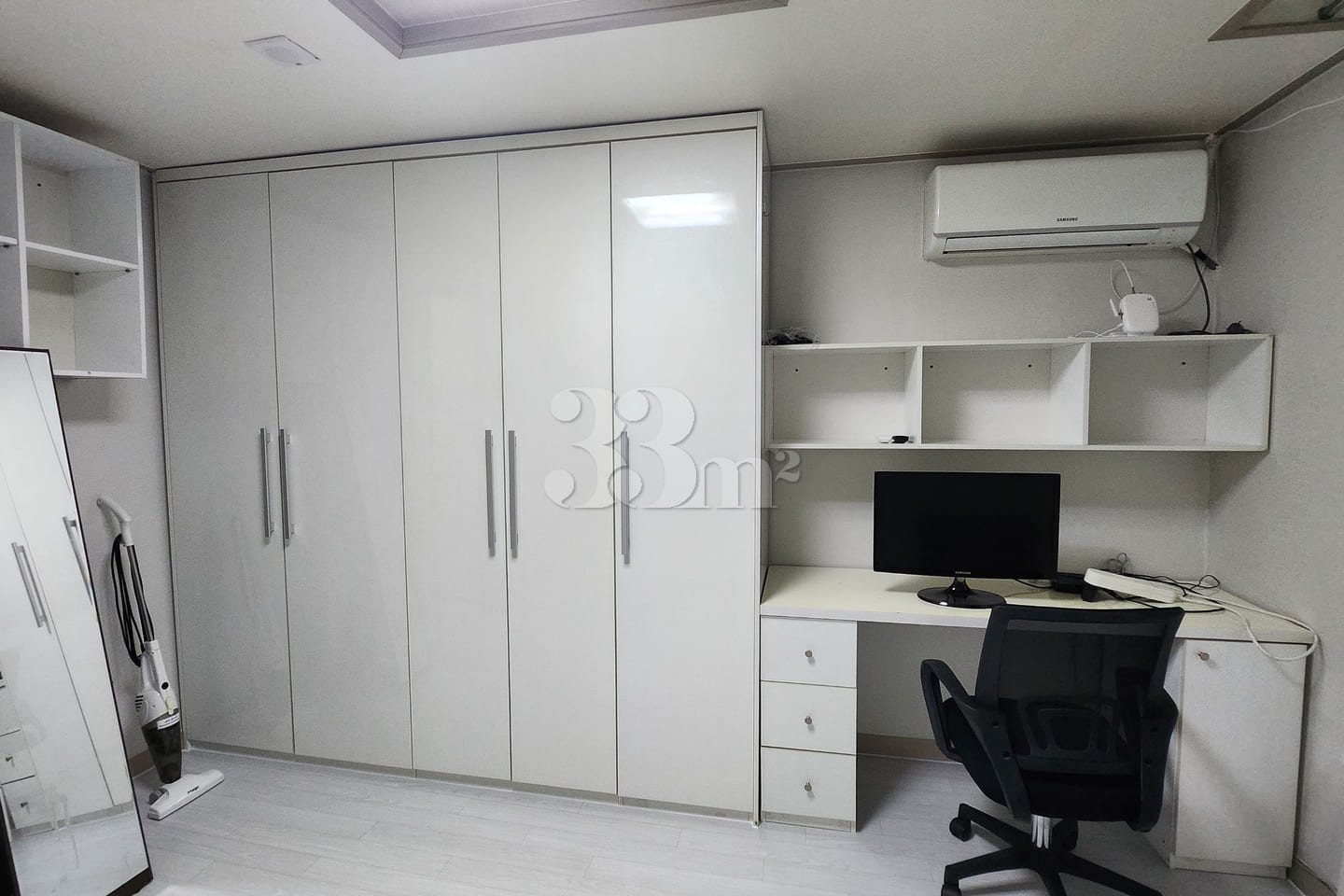 White-themed studio, 3 minutes from Mangpo St 1th image