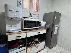 Mini-room with an exterior window and good ve 9th image
