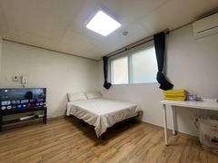 2 minutes from Nonhyeon Station (studio apart 6th image
