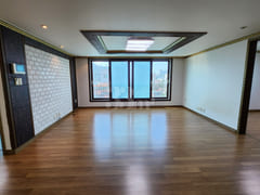 Spacious 3-bedroom, 2-bathroom unit near Yong 0th image