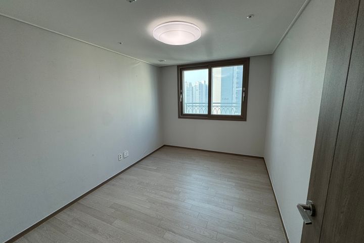 A clean house with a good view. 4th image