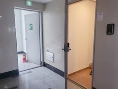 Spacious room, stylish room, close to the sta 18th image